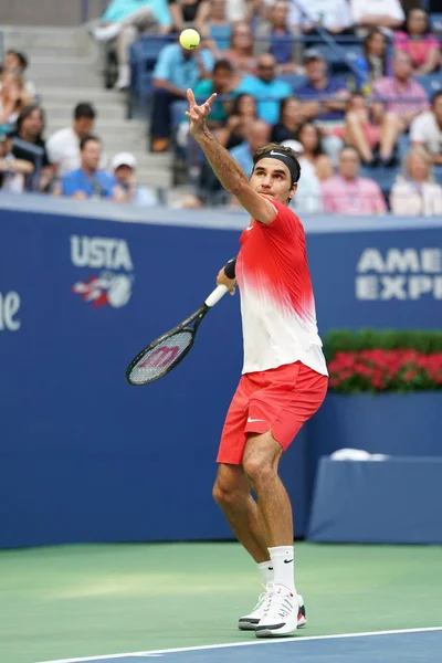 Grand Slam šampion Roger Federer Švýcarska v akci během jeho nás Open 2017 kolem 2 zápas — Stock fotografie