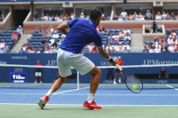 Profesjonalny tenisista Marin Cilic Chorwacji w akcji podczas 2017 roku Us Open meczu pierwszej rundy — Zdjęcie stockowe