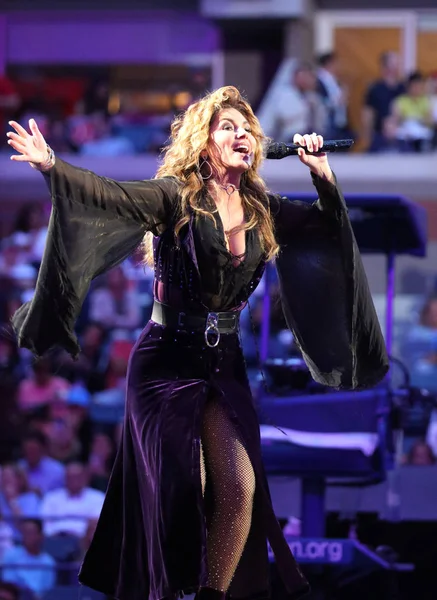 Canadian country singer and songwriter Shania Twain performs at 2017 US Open opening night ceremony — Stock Photo, Image