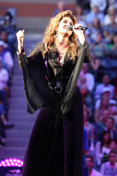 Canadian country singer and songwriter Shania Twain performs at 2017 US Open opening night ceremony — Stock Photo, Image