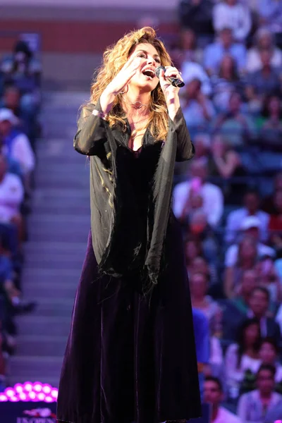 Cantora e compositora canadense Shania Twain se apresenta na cerimônia de abertura da noite dos EUA em 2017 — Fotografia de Stock