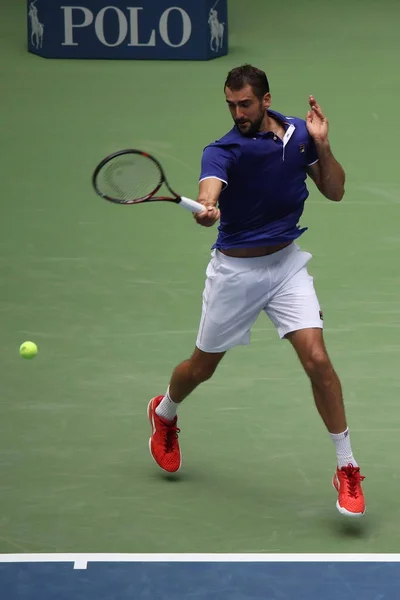 Professionell tennisspelare Marin Cilic i Kroatien under hans 2017 Us Open första omgången match — Stockfoto