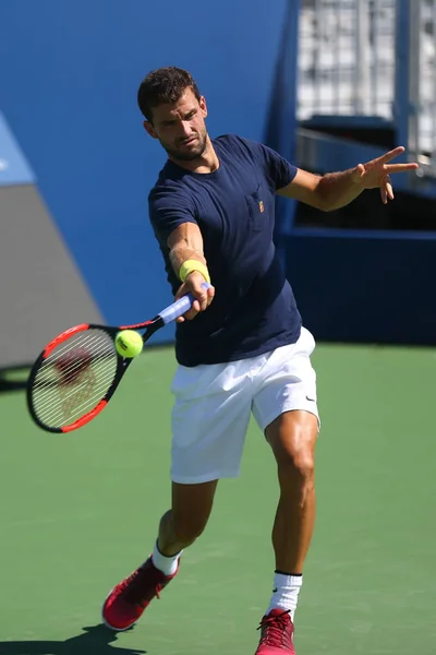 Jogador de tênis profissional Grigor Dimitrov da Bulgária na prática para US Open 2017 — Fotografia de Stock