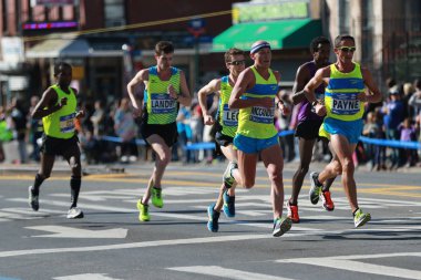 New York maratonunu koşucular 26.2 mil yol tüm beş Nyc boroughs Central Park'ta, Manhattan bitiş çizgisine çapraz geçiş
