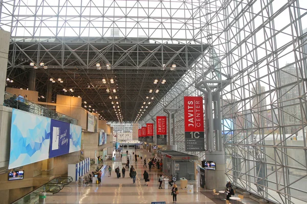 Интерьеры Javits Center во время конференции и выставки Photoplus в Javits Convention Center в Нью-Йорке — стоковое фото