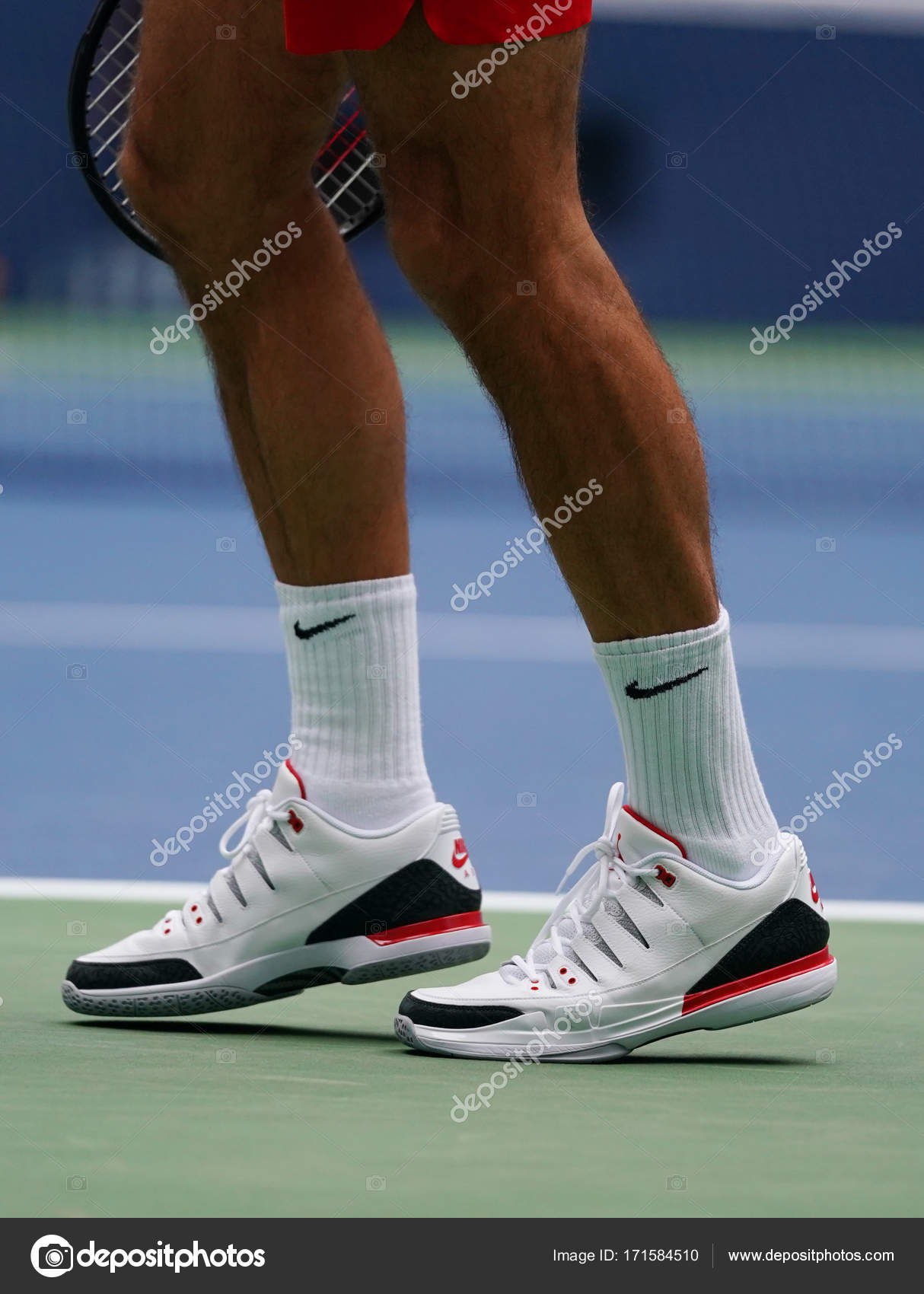 Grand-Slam-Champion Roger Federer der Schweiz trägt ... Grand-Slam-Champion Roger Federer der Schweiz trägt ...