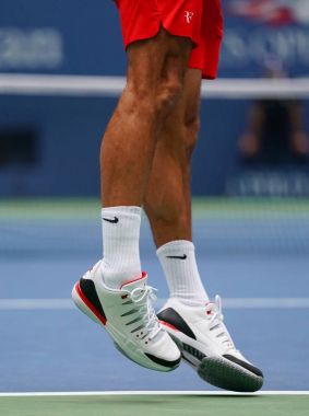 Grand Slam şampiyonu Roger Federer İsviçre özel Nike ayakkabı onun bize açık 2017 ikinci tur maçında giyer. 