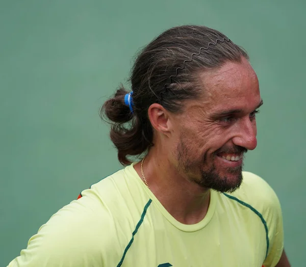 Jugador de tenis profesional Alexandr Dolgopolov de Ucrania durante la entrevista en la corte después de su partido de segunda ronda del Abierto de Estados Unidos 2017 — Foto de Stock