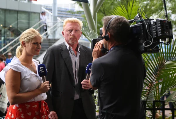 Eurosport analyst Grand Slam Champion Boris Becker comments tennis match during US Open 2017 — Stock Photo, Image