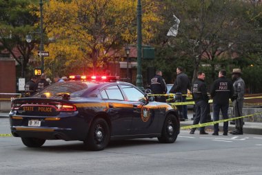 Aşağı Manhattan New York'ta bir terör saldırısı sitedeki yakınındaki olay yerinde New York Eyalet polis polisi vardır