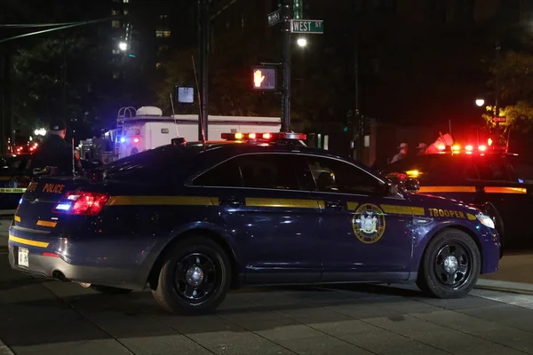 A Polícia Estadual de Nova Iorque está na cena do crime perto de um local de ataque terrorista na baixa de Manhattan, em Nova Iorque. — Fotografia de Stock