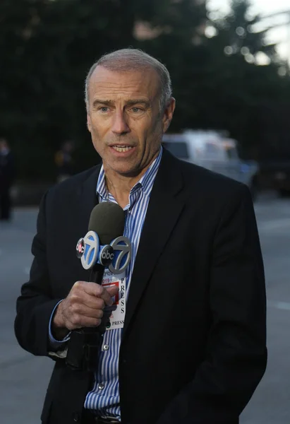 ABC7 Eyewitness News TV reporter near terror attack crime scene in lower Manhattan in New York. — Stock Photo, Image