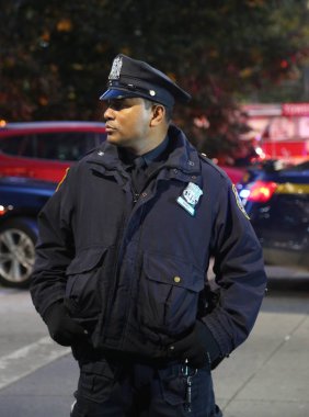 Aşağı Manhattan New York'ta bir terör saldırısı sitedeki yakınındaki olay yerinde polis memuru.