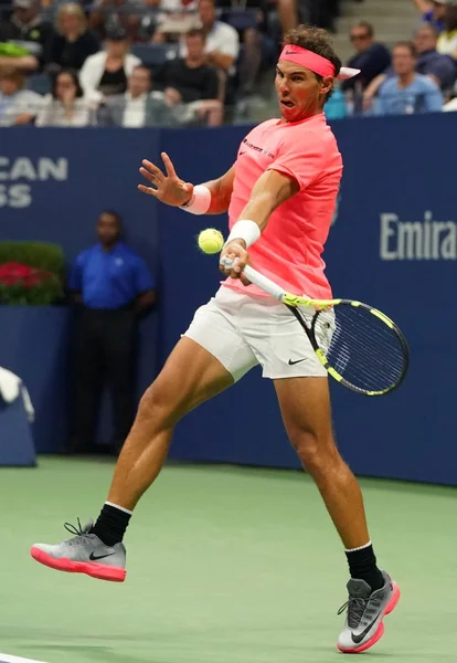 Campeão do Grand Slam Rafael Nadal da Espanha em ação durante sua terceira rodada do US Open 2017 — Fotografia de Stock