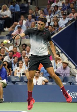  Grand Slam şampiyonu Roger Federer İsviçre onun bize açık 2017 yuvarlak 4 maç sırasında eylem