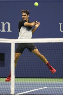  Grand Slam şampiyonu Roger Federer İsviçre onun bize açık 2017 yuvarlak 4 maç sırasında eylem