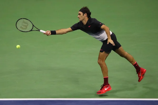 Grand Slam šampion Roger Federer Švýcarska v akci během jeho nás Open 2017 kolem 4 utkání — Stock fotografie