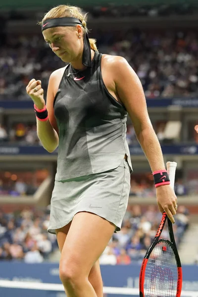 Dos veces campeona de Grand Slam Petra Kvitova en acción durante su partido de la ronda 4 del US Open 2017 — Foto de Stock