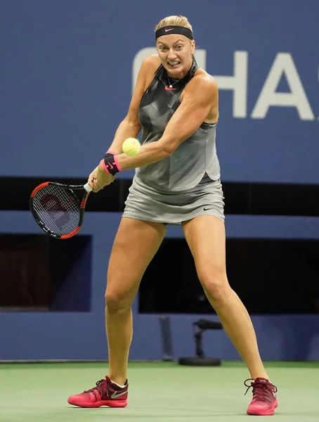 Két alkalommal Grand Slam-bajnok Petra Kvitova in action közben őt nekünk nyílt 2017 kör 4 meccs — Stock Fotó