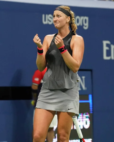 La dos veces campeona del Grand Slam Petra Kvitova celebra la victoria después de su partido de la ronda 4 del US Open 2017 —  Fotos de Stock