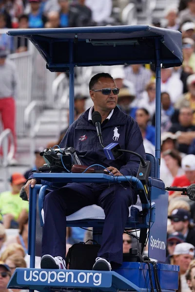 Chair umpire Mohamed Lahyani during 2017 US Open round 3 match — Stock Photo, Image