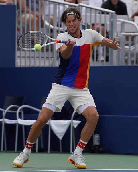 Profesionální tenista Dominic Thiem z Rakouska v akci během jeho nás Open 2017 kolo 3 utkání — Stock fotografie