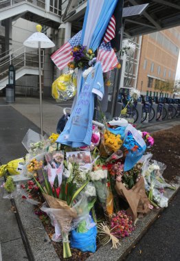 Derme çatma anma sitesindeki alt Manhattan terör saldırı 5 gün sonra bisiklet yolu, Batı cadde boyunca 8 kişilik terörist öldürüldü