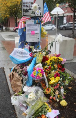 Derme çatma anma sitesindeki alt Manhattan terör saldırı 5 gün sonra bisiklet yolu, Batı cadde boyunca 8 kişilik terörist öldürüldü