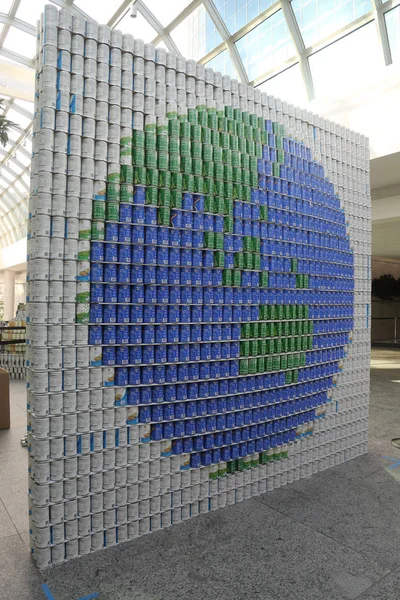 Food-Skulptur beim 11. jährlichen Long Island Canstruction Wettbewerb in Uniondale präsentiert — Stockfoto