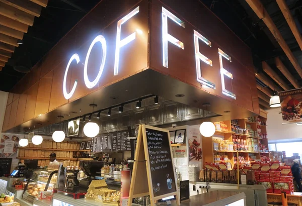 Coffee bar in Le District French Food Hall in Lower Manhattan — Stock Photo, Image