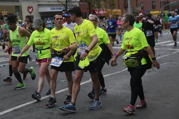 New York City Marathon wheelchair division participants traverse 26.2 miles through all five NYC boroughs to the finish line in Central Park — Stock Photo, Image