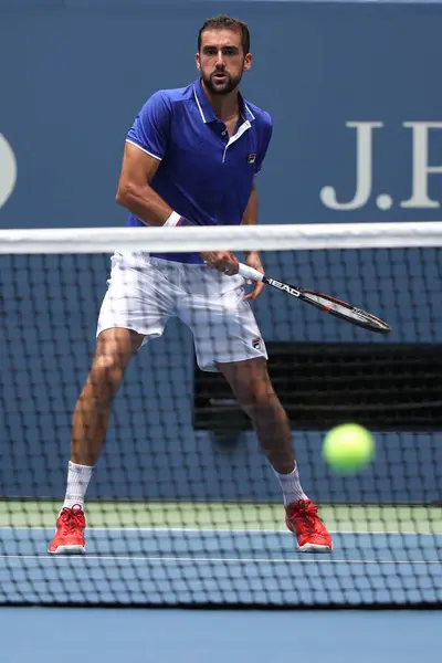 Grand Slam-mästare Marin Cilic Kroatien i aktion under hans 2017 Us Open första omgången match — Stockfoto