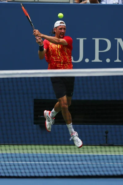 Le joueur de tennis professionnel Tennys Sandgren des États-Unis en action lors de son match de premier tour de l'US Open 2017 — Photo