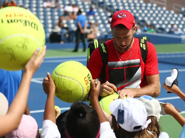 Professional tennis player Jack Sock of United States signs autographs after practice for US Open 2017 — Stock Photo, Image
