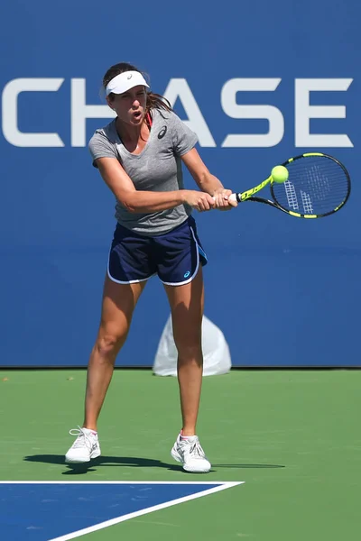 La joueuse de tennis professionnelle johanna Konta de Grande-Bretagne s'entraîne pour l'US Open 2017 — Photo