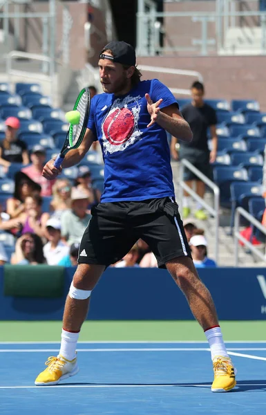 Le joueur de tennis professionnel Lucas Pouille de France s'entraîne pour l'US Open 2017 — Photo