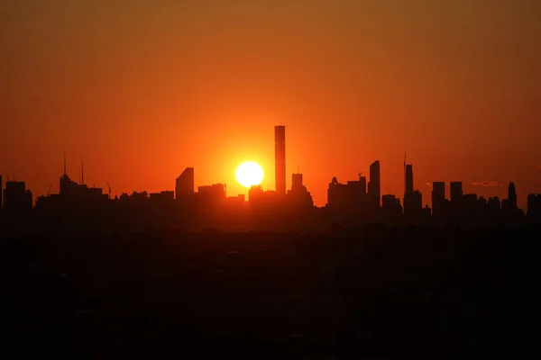 New York City skyline panorama bij zonsondergang — Stockfoto