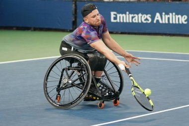  Tekerlekli sandalye tenis oyuncusu Dylan Alcott Avustralya eylem sırasında onun tekerlekli sandalye dört Tekler yarı final maç bize açık 2017