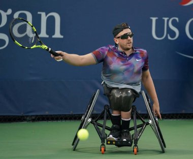  Tekerlekli sandalye tenis oyuncusu Dylan Alcott Avustralya eylem sırasında onun tekerlekli sandalye dört Tekler yarı final maç bize açık 2017