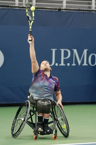 Invalidní vozík tenista Dylan Alcott z Austrálie v akci během jeho vozíku Quad dvouhry semifinále zápas na nás Open 2017 — Stock fotografie