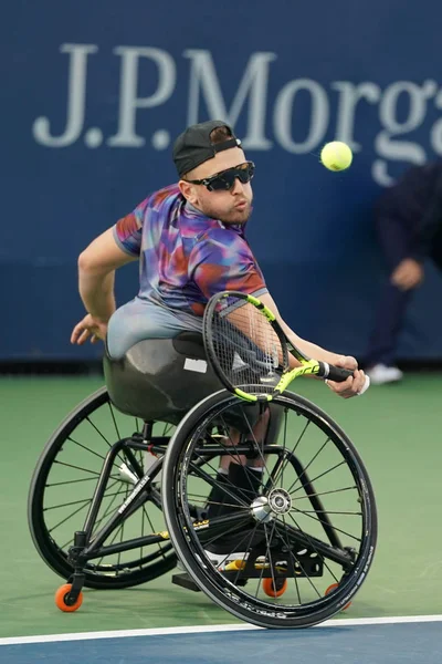 Jogador de tênis em cadeira de rodas Dylan Alcott da Austrália em ação durante sua partida semifinal Quad Singles em cadeira de rodas no US Open 2017 — Fotografia de Stock