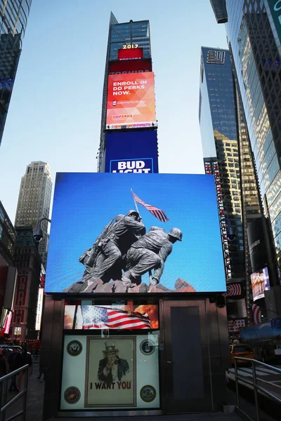 U.S. Armed Forces Recruiting Station at Times Square in Manhattan — Stock Photo, Image