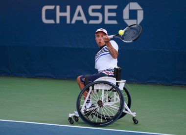 Tekerlekli sandalye tenis oyuncusu Andrew Lapthorne Büyük Britanya'nın eylem sırasında onun tekerlekli sandalye dört Tekler yarı final maç bize açık 2017