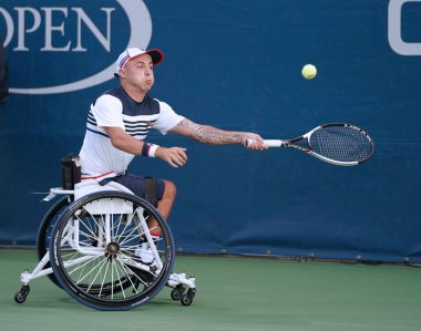 Tekerlekli sandalye tenis oyuncusu Andrew Lapthorne Büyük Britanya'nın eylem sırasında onun tekerlekli sandalye dört Tekler yarı final maç bize açık 2017