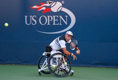 Tekerlekli sandalye tenis oyuncusu Andrew Lapthorne Büyük Britanya'nın eylem sırasında onun tekerlekli sandalye dört Tekler yarı final maç bize açık 2017