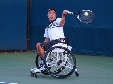 Tekerlekli sandalye tenis oyuncusu Andrew Lapthorne Büyük Britanya'nın eylem sırasında onun tekerlekli sandalye dört Tekler yarı final maç bize açık 2017