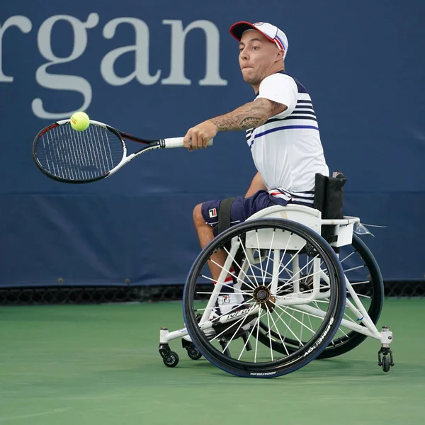 Jogador de tênis cadeira de rodas Andrew Lapthorne da Grã-Bretanha em ação durante sua partida semifinal Quad Singles em cadeira de rodas no US Open 2017 — Fotografia de Stock