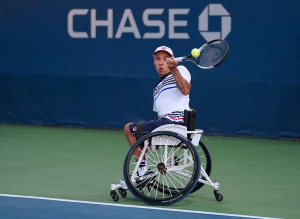 Jogador de tênis cadeira de rodas Andrew Lapthorne da Grã-Bretanha em ação durante sua partida semifinal Quad Singles em cadeira de rodas no US Open 2017 — Fotografia de Stock