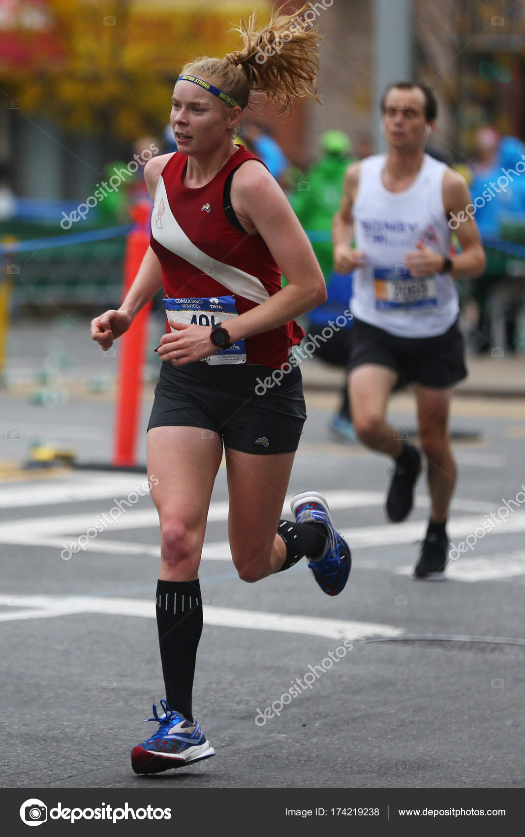 New York City Marathon Runners Traverse 26 2 Miles Through All Five Nyc Boroughs Stock P O New York City Marathon Runners Traverse 26 2 Miles Through All Five Nyc Boroughs Stock P O