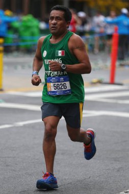 New York maratonunu koşucular 26.2 mil tüm beş Nyc boroughs yol çapraz